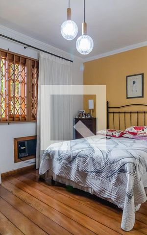 Casa à venda com 250m², 3 quartos e 2 vagas Casa à venda com 250m², 3 quartos e 2 vagasQuarto 1