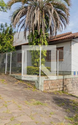 Casa à venda com 250m², 3 quartos e 2 vagas Casa à venda com 250m², 3 quartos e 2 vagasFachada