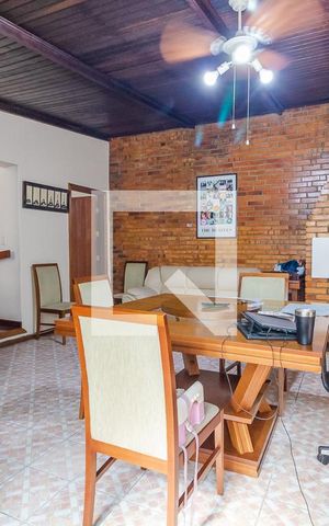 Casa à venda com 250m², 3 quartos e 2 vagas Casa à venda com 250m², 3 quartos e 2 vagasSala de jantar