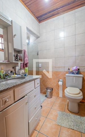 Casa à venda com 250m², 3 quartos e 2 vagas Casa à venda com 250m², 3 quartos e 2 vagasBanheiro 2