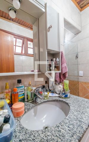 Casa à venda com 250m², 3 quartos e 2 vagas Casa à venda com 250m², 3 quartos e 2 vagasBanheiro 2