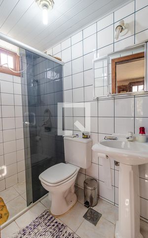 Casa à venda com 250m², 3 quartos e 2 vagas Casa à venda com 250m², 3 quartos e 2 vagasBanheiro