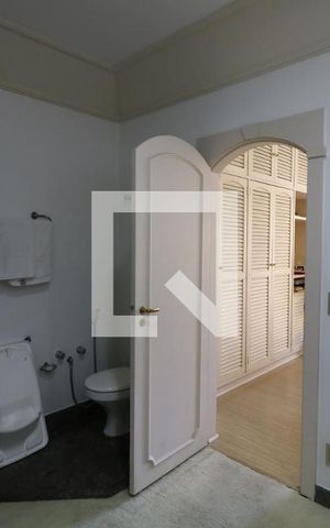 Casa à venda com 650m², 5 quartos e 3 vagasBanheiro da Suíte 2