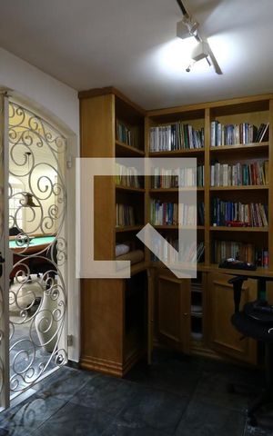 Casa à venda com 650m², 5 quartos e 3 vagasBiblioteca