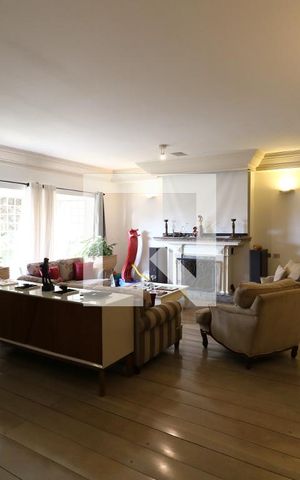 Casa à venda com 650m², 5 quartos e 3 vagasSala
