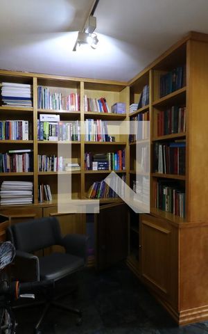 Casa à venda com 650m², 5 quartos e 3 vagasBiblioteca