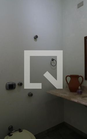 Casa à venda com 650m², 5 quartos e 3 vagasLavabo da Piscina