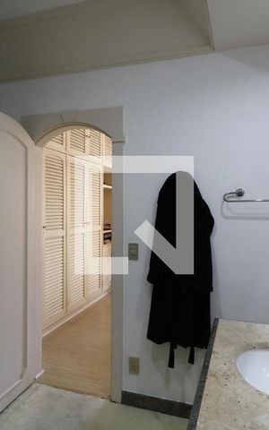 Casa à venda com 650m², 5 quartos e 3 vagasBanheiro da Suíte 2