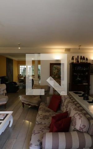 Casa à venda com 650m², 5 quartos e 3 vagasSala