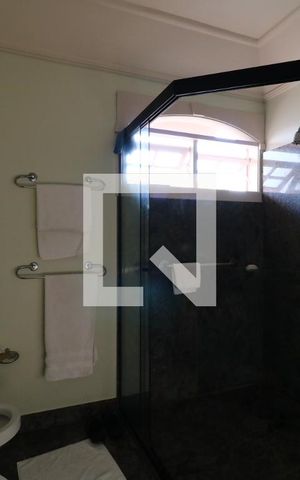 Casa à venda com 650m², 5 quartos e 3 vagasBanheiro da Suíte 5