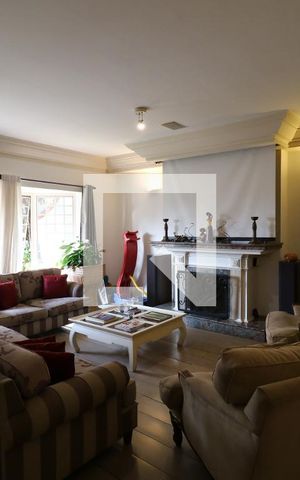Casa à venda com 650m², 5 quartos e 3 vagasSala