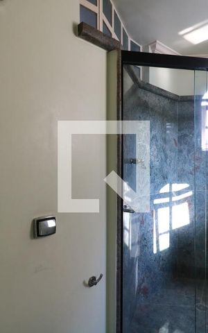 Casa à venda com 650m², 5 quartos e 3 vagasBanheiro da Suíte 1