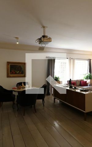 Casa à venda com 650m², 5 quartos e 3 vagasSala