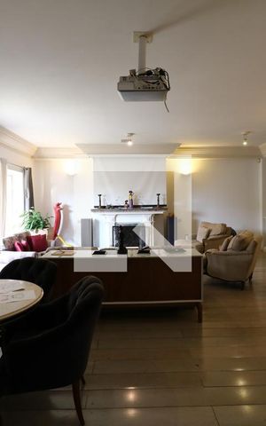 Casa à venda com 650m², 5 quartos e 3 vagasSala