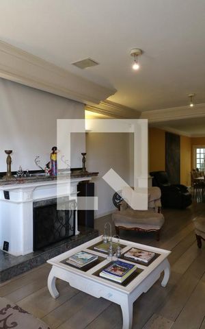 Casa à venda com 650m², 5 quartos e 3 vagasSala