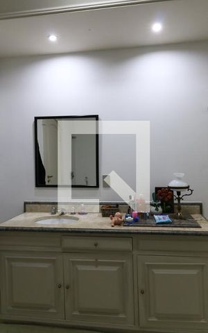 Casa à venda com 650m², 5 quartos e 3 vagasBanheiro da Suíte 2
