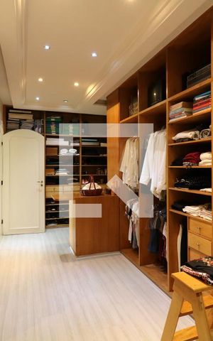 Casa à venda com 650m², 5 quartos e 3 vagasCloset da Suíte 5