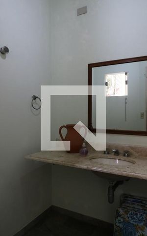 Casa à venda com 650m², 5 quartos e 3 vagasLavabo da Piscina