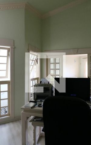 Casa à venda com 650m², 5 quartos e 3 vagasEscritório