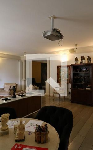 Casa à venda com 650m², 5 quartos e 3 vagasSala