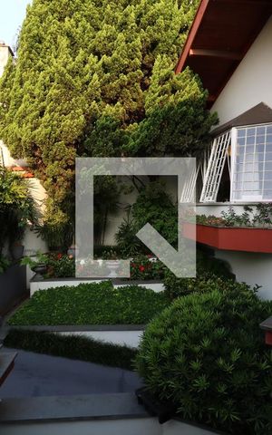 Casa à venda com 650m², 5 quartos e 3 vagasEntrada