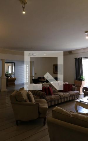 Casa à venda com 650m², 5 quartos e 3 vagasSala
