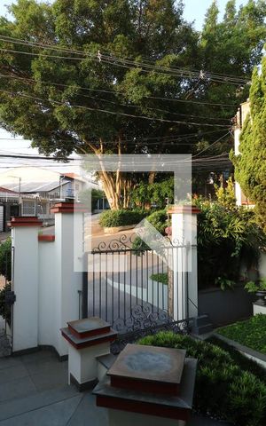 Casa à venda com 650m², 5 quartos e 3 vagasEntrada