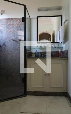 Casa à venda com 650m², 5 quartos e 3 vagasBanheiro da Suíte 4