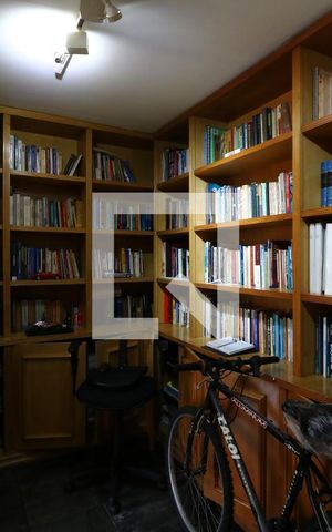 Casa à venda com 650m², 5 quartos e 3 vagasBiblioteca