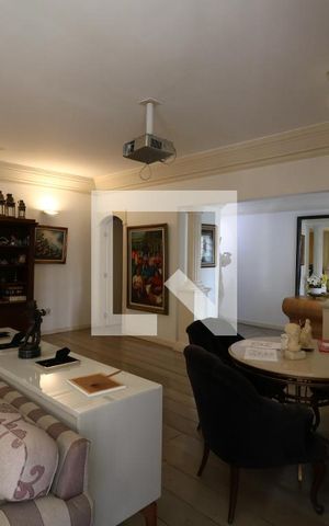 Casa à venda com 650m², 5 quartos e 3 vagasSala
