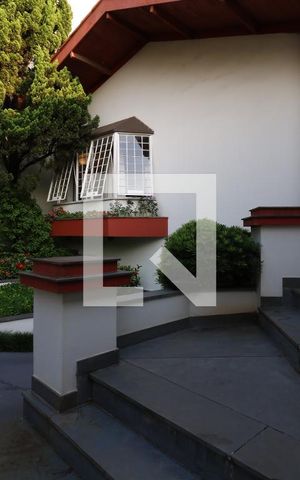 Casa à venda com 650m², 5 quartos e 3 vagasEntrada
