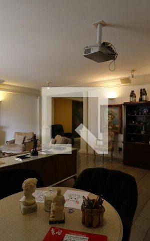 Casa à venda com 650m², 5 quartos e 3 vagasSala