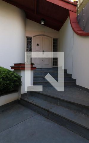 Casa à venda com 650m², 5 quartos e 3 vagasEntrada