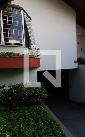 Casa à venda com 650m², 5 quartos e 3 vagasEntrada