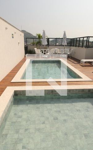 Apartamento à venda com 34m², 1 quarto e sem vagaÁrea comum - Piscina