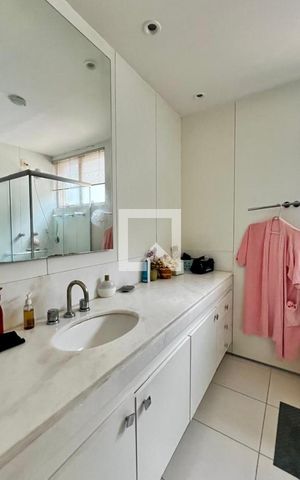 Apartamento à venda com 160m², 4 quartos e 3 vagas Apartamento à venda com 160m², 4 quartos e 3 vagasbanheiro