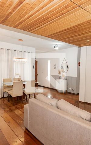 Casa para alugar com 200m², 3 quartos e 2 vagas Casa para alugar com 200m², 3 quartos e 2 vagasSala
