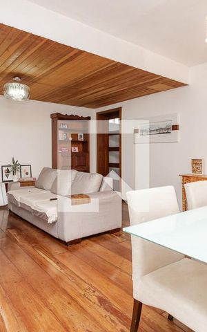 Casa para alugar com 200m², 3 quartos e 2 vagas Casa para alugar com 200m², 3 quartos e 2 vagasSala