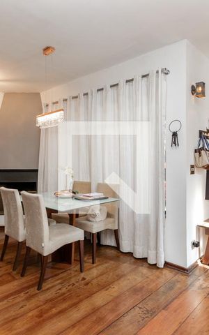Casa para alugar com 200m², 3 quartos e 2 vagas Casa para alugar com 200m², 3 quartos e 2 vagasSala