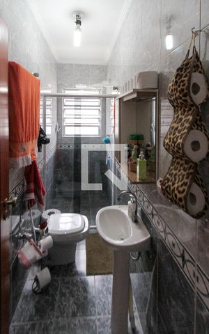 Casa à venda com 400m², 5 quartos e 3 vagas Casa à venda com 400m², 5 quartos e 3 vagasBanheiro Social