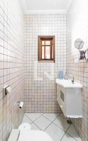 Casa à venda com 360m², 3 quartos e 5 vagas Casa à venda com 360m², 3 quartos e 5 vagasLavabo