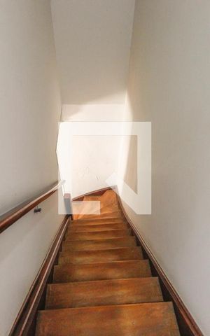 Casa à venda com 180m², 4 quartos e 1 vagaEscada