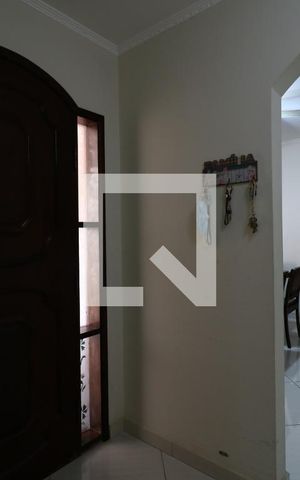 Casa à venda com 266m², 3 quartos e 4 vagasCorredor interno