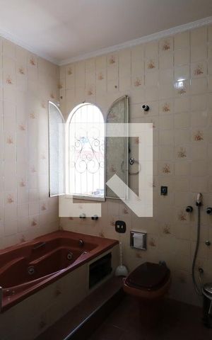 Casa à venda com 266m², 3 quartos e 4 vagasBanheiro da Suíte 1