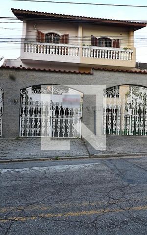 Casa à venda com 266m², 3 quartos e 4 vagasFachada