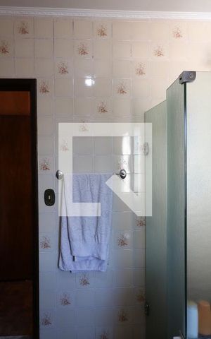 Casa à venda com 266m², 3 quartos e 4 vagasBanheiro da Suíte 1