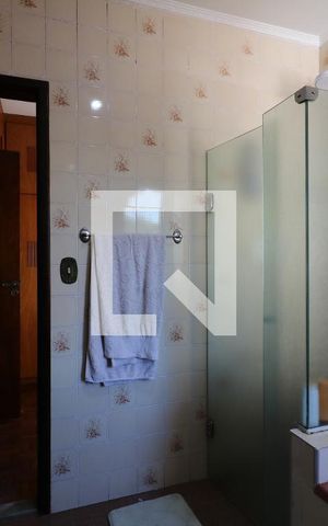 Casa à venda com 266m², 3 quartos e 4 vagasBanheiro da Suíte 1