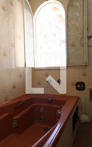 Casa à venda com 266m², 3 quartos e 4 vagasBanheiro da Suíte 1