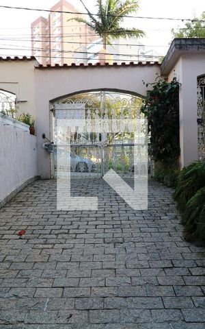 Casa à venda com 266m², 3 quartos e 4 vagasFrente