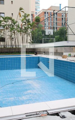 Apartamento à venda com 155m², 3 quartos e 2 vagas Apartamento à venda com 155m², 3 quartos e 2 vagasÁrea comum - Piscina